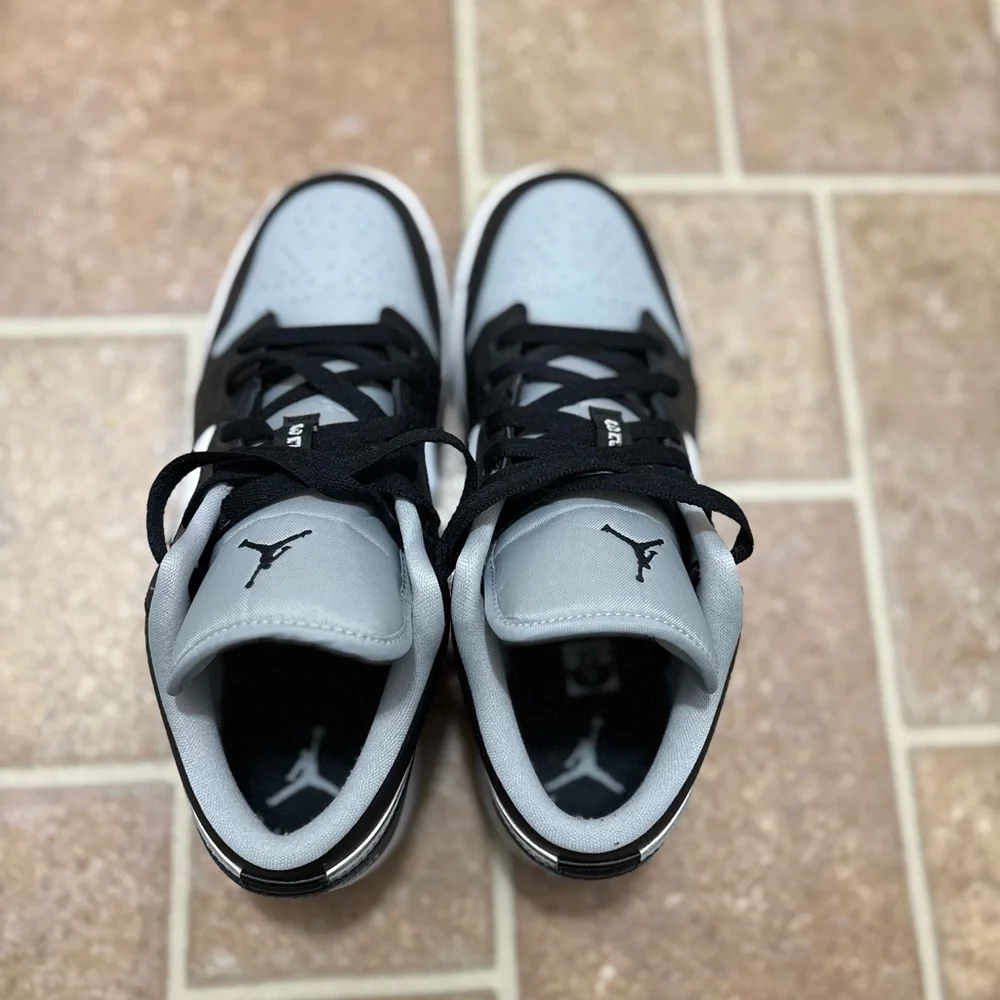 Nike AIR JORDAN 1 LOW GS Shoes Smoke Grey Size 7Y 553560-039